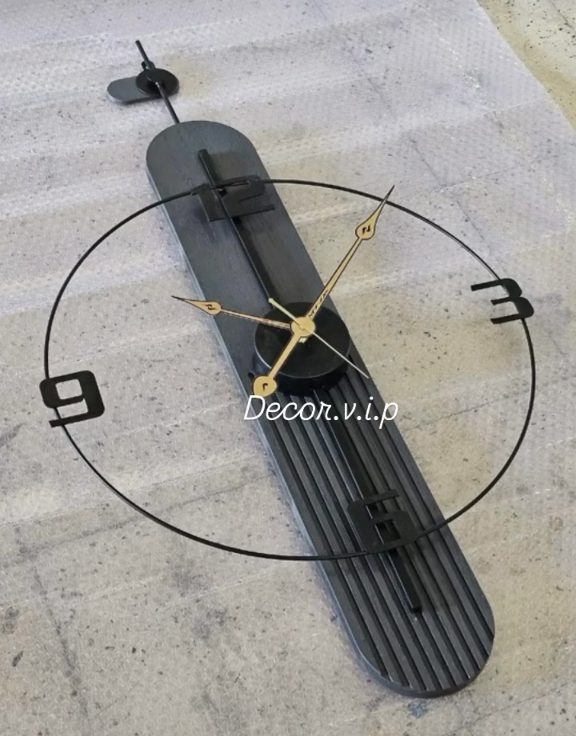 نمای دیگر ساعت دیواری ترکیب چوب و فلز کد H535