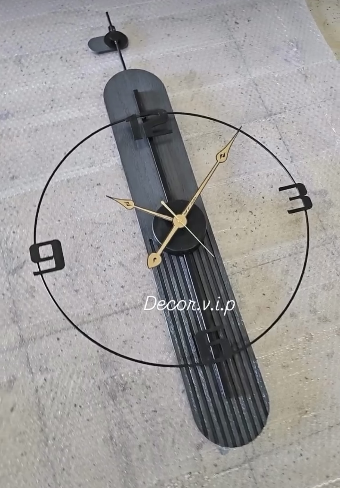 نمای دیگر ساعت دیواری ترکیب چوب و فلز کد H535